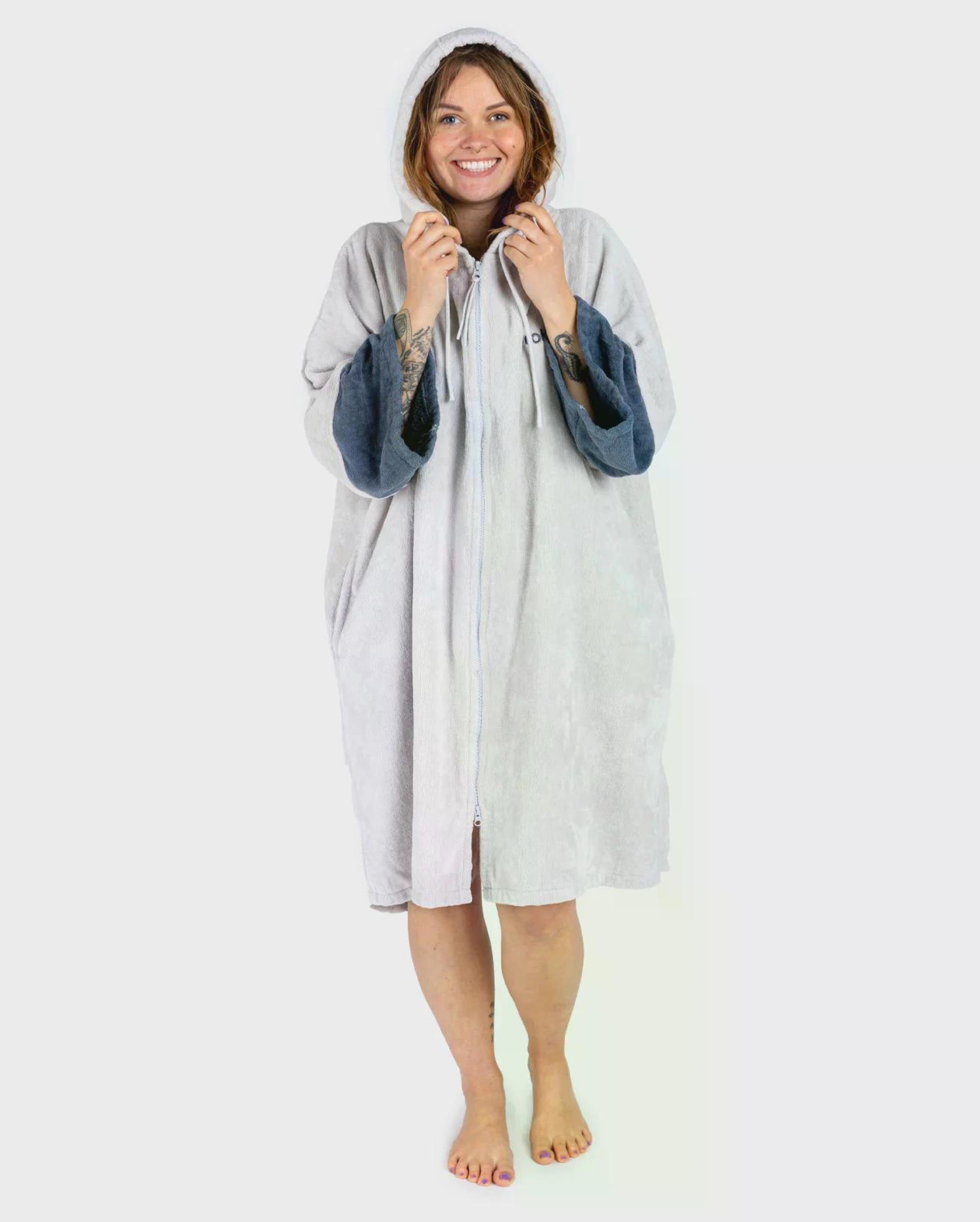 DRYROBE Fullzip Handtuchmantel Baumwolle Cloud M unisex 100% Bio Baumwolle Towel Robe Beach Poncho